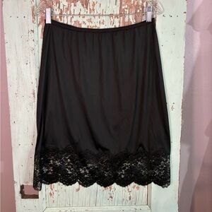 Women’s vintage Lady Lynne black lace trim slip skirt